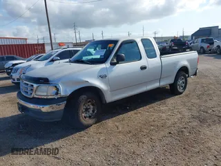 1999 Ford F-250 z VIN 2FTRX27L3XCA14587, wystawiony jako IAAI lot #42022998 z przebiegiem Nie podano mil oraz . Historia ofert i sprzedaży dostępna na DreamBid. Obrazek 2.