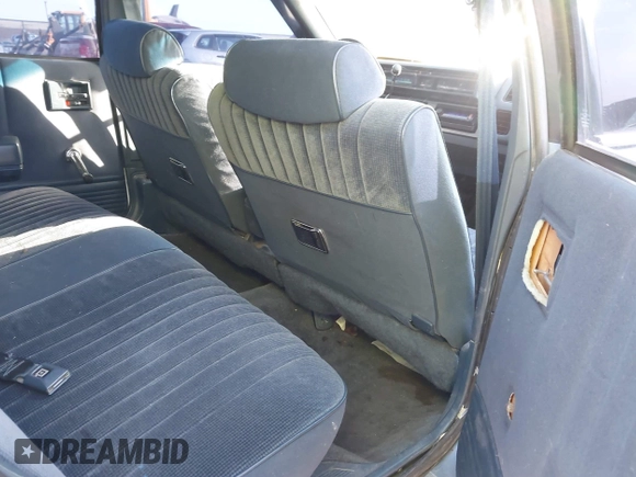 1988 Chevrolet Celebrity z VIN 1G1AW51W4J6137291, wystawiony jako IAAI lot #41777521 z przebiegiem 163 299 mil mil oraz . Historia ofert i sprzedaży dostępna na DreamBid. Obrazek 8.