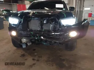 2023 Toyota Tacoma SR z VIN 3TMCZ5AN1PM583518, wystawiony jako IAAI lot #41842903 z przebiegiem 24 204 mil mil oraz . Historia ofert i sprzedaży dostępna na DreamBid. Obrazek 6.