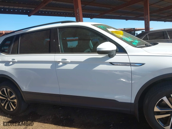 2022 Volkswagen Tiguan S with VIN 3VV1B7AX2NM001840, listed as a IAAI auction lot 41425588 with 28,720 mi miles. Bid and sale history available at carsss.com. Image 13.