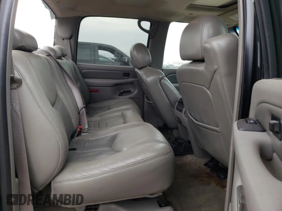 2006 GMC Sierra Denali z VIN 2GTEK63N561158633, wystawiony jako Copart lot #54572255 z przebiegiem 181 631 mil mil oraz Szkody całkowita. Historia ofert i sprzedaży dostępna na DreamBid. Obrazek 10.