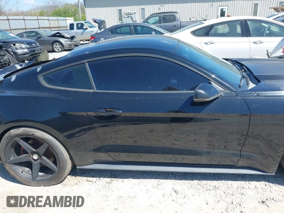 2015 Ford Mustang EcoBoost z VIN 1FA6P8TH1F5341043, wystawiony jako IAAI lot #42046760 z przebiegiem 61 291 mil mil oraz . Historia ofert i sprzedaży dostępna na DreamBid. Obrazek 14.