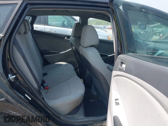 2013 Hyundai Accent GS z VIN KMHCT5AE8DU121736, wystawiony jako IAAI lot #42484416 z przebiegiem 102 830 mil mil oraz . Historia ofert i sprzedaży dostępna na DreamBid. Obrazek 8.