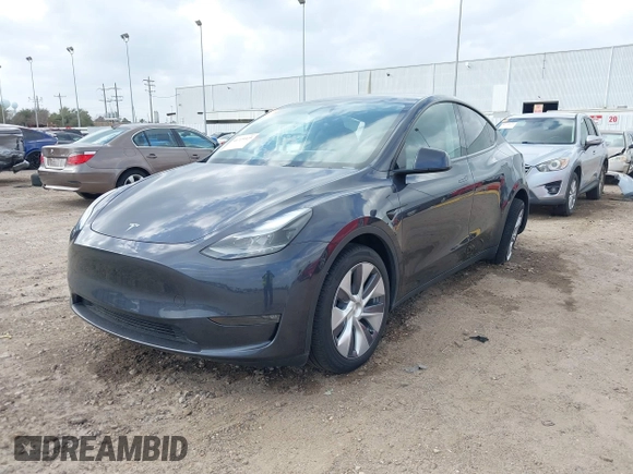 2024 Tesla Model Y Long Range with VIN 7SAYGDEE0RA261489, listed as a IAAI auction lot 41729325 with 5,060 mi miles. Bid and sale history available at carsss.com. Image 21.