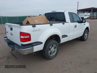 2006 Ford F-150 XLT z VIN 1FTRF04506KC92046, wystawiony jako IAAI lot #42433185 z przebiegiem 248 765 mil mil oraz . Historia ofert i sprzedaży dostępna na DreamBid. Obrazek 4.