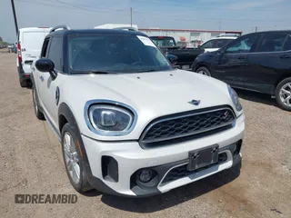 2023 MINI Countryman Cooper S z VIN WMZ53BR07P3P96721, wystawiony jako IAAI lot #42073173 z przebiegiem 27 667 mil mil oraz . Historia ofert i sprzedaży dostępna na DreamBid. Obrazek 1.