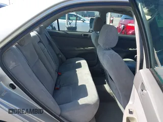 2004 Toyota Camry LE z VIN 4T1BE32K64U799027, wystawiony jako IAAI lot #42322301 z przebiegiem 89 437 mil mil oraz . Historia ofert i sprzedaży dostępna na DreamBid. Obrazek 8.
