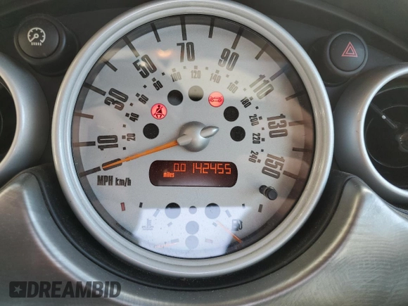 2004 MINI Hardtop S z VIN WMWRE33414TD80513, wystawiony jako Copart lot #55528355 z przebiegiem 142 455 mil mil oraz Szkoda całkowita • Salvage title. Historia ofert i sprzedaży dostępna na DreamBid. Obrazek 9.