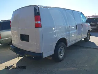 2021 Chevrolet City Express Cargo z VIN 1GCZGGF70M1144857, wystawiony jako IAAI lot #41474258 z przebiegiem 155 494 mil mil oraz . Historia ofert i sprzedaży dostępna na DreamBid. Obrazek 4.