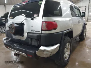 2007 Toyota FJ Cruiser with VIN JTEBU11F470035202, listed as a IAAI auction lot 41972066 with 241,021 mi miles. Bid and sale history available at carsss.com. Image 4.