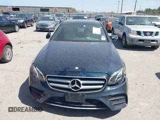 2017 Mercedes-Benz E 300 Luxury z VIN WDDZF4JB4HA082033, wystawiony jako IAAI lot #41819829 z przebiegiem 89 651 mil mil oraz . Historia ofert i sprzedaży dostępna na DreamBid. Obrazek 12.
