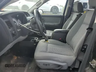 2008 Dodge Dakota SLT z VIN 1D7HW48NX8S626721, wystawiony jako Copart lot #52862855 z przebiegiem 159 605 mil mil oraz Czysty tytuł • Clean title. Historia ofert i sprzedaży dostępna na DreamBid. Obrazek 7.