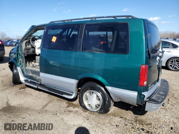 2000 GMC Safari Passenger with VIN 1GKDM19W3YB513055, listed as a Copart auction lot 50328945 with 0 mi miles and Salvage Title. Bid and sale history available at carsss.com. Image 2.