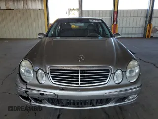 2004 Mercedes-Benz E 500 z VIN WDBUF70J34A492118, wystawiony jako Copart lot #56746975 z przebiegiem 109 871 mil mil oraz Szkoda całkowita • Salvage title. Historia ofert i sprzedaży dostępna na DreamBid. Obrazek 5.