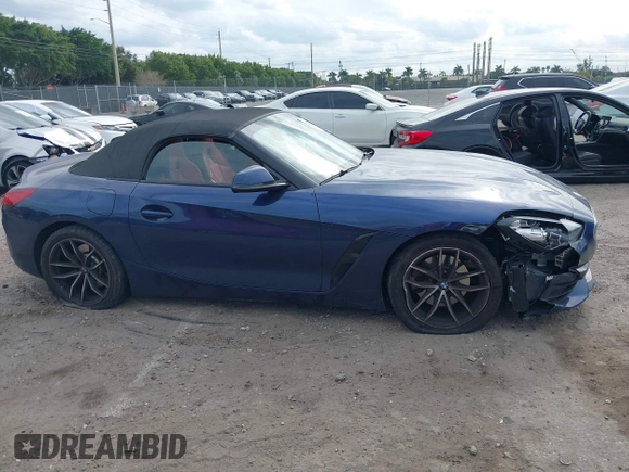 2021 BMW Z4 sDrive30i with VIN WBAHF3C05MWX11773, listed as a IAAI auction lot 41358869 with 16,373 mi miles. Bid and sale history available at carsss.com. Image 13.