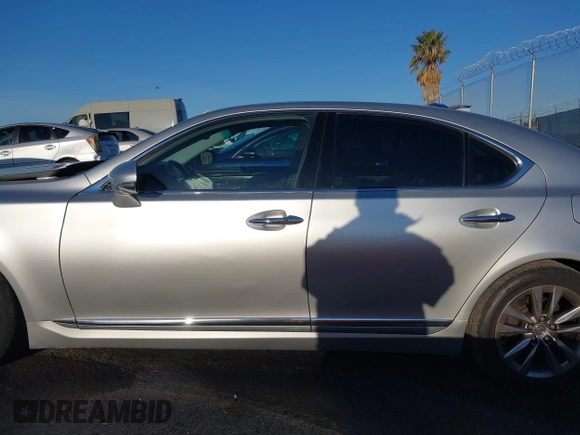 2014 Lexus LS 460 with VIN JTHBL5EF2E5132342, listed as a IAAI auction lot 41824998 with 75,301 mi miles and . Bid and sale history available at DreamBid. Image 14.