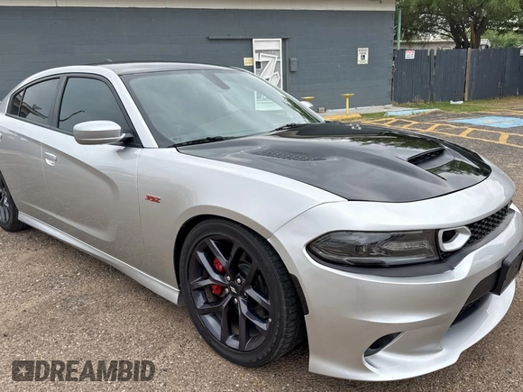2020 Dodge Charger Scat Pack z VIN 2C3CDXGJ6LH175883, wystawiony jako Copart lot #57995145 z przebiegiem 27 247 mil mil oraz Szkody całkowita. Historia ofert i sprzedaży dostępna na DreamBid. Obrazek 1.