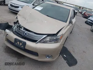 2010 Lexus HS 250h z VIN JTHBB1BA0A2025516, wystawiony jako IAAI lot #42019490 z przebiegiem Nie podano mil oraz . Historia ofert i sprzedaży dostępna na DreamBid. Obrazek 2.