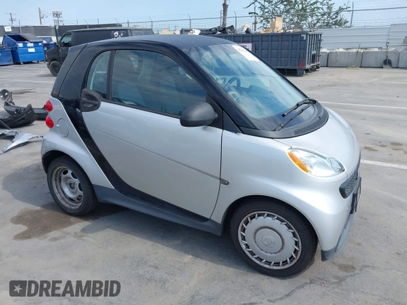 2015 Smart fortwo Passion z VIN WMEEJ3BA9FK800109, wystawiony jako IAAI lot #42782911 z przebiegiem 71 534 mil mil oraz . Historia ofert i sprzedaży dostępna na DreamBid. Obrazek 1.