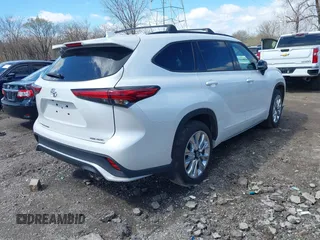 2022 Toyota Highlander XSE with VIN 5TDLZRBH0NS235559, listed as a IAAI auction lot 41684126 with 23,671 mi miles and . Bid and sale history available at DreamBid. Image 4.