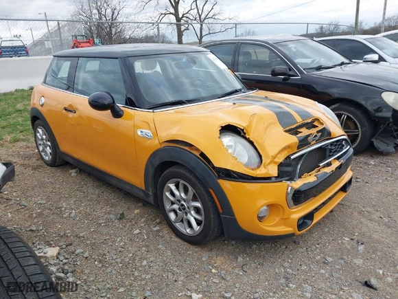 2015 MINI Cooper Hardtop S with VIN WMWXP7C50F2A34186, listed as a IAAI auction lot 41761879 with NaN miles. Bid and sale history available at carsss.com. Image 1.