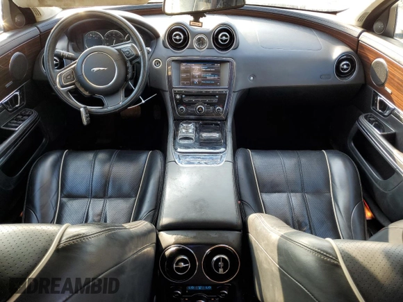 2014 Jaguar XJ Portfolio with VIN SAJWA2GZ3E8V60788, listed as a Copart auction lot 43272405 with 97,196 mi miles and Salvage title. Bid and sale history available at DreamBid. Image 8.