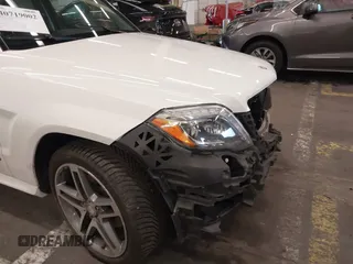 2013 Mercedes-Benz GLK 350 with VIN WDCGG8JB1DG044041, listed as a IAAI auction lot 40719002 with 85,861 mi miles and . Bid and sale history available at carsss.com. Image 20.