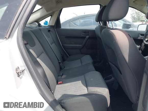 2008 Ford Focus SE z VIN 1FAHP35N38W289488, wystawiony jako IAAI lot #41993519 z przebiegiem 328 515 mil mil oraz . Historia ofert i sprzedaży dostępna na DreamBid. Obrazek 8.