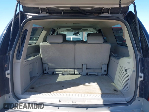 2007 GMC Yukon XL SLT with VIN 1GKFK16337J282185, listed as a IAAI auction lot 41738290 with 295,458 mi miles. Bid and sale history available at carsss.com. Image 18.