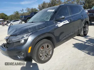 2023 Kia Seltos S z VIN KNDEU2AA2P7377802, wystawiony jako Copart lot #49157765 z przebiegiem 12 837 mil mil oraz Szkoda całkowita • Salvage title. Historia ofert i sprzedaży dostępna na DreamBid. Obrazek 1.