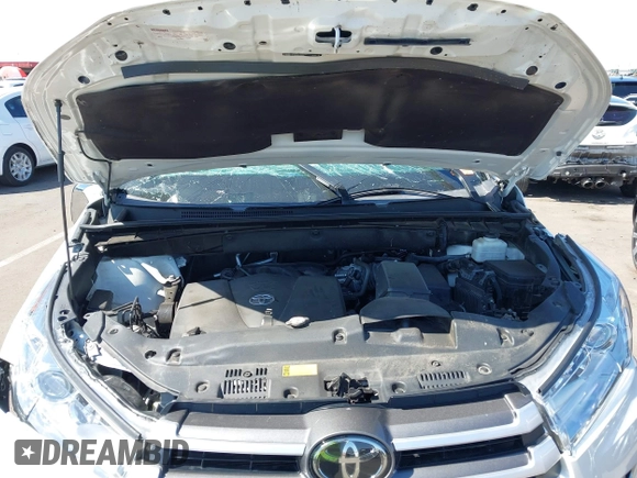 2019 Toyota Highlander SE with VIN 5TDKZRFH0KS314263, listed as a IAAI auction lot 42174469 with 72,682 mi miles and . Bid and sale history available at DreamBid. Image 10.