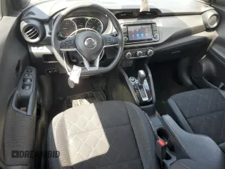 2019 Nissan Kicks S z VIN 3N1CP5CU3KL560088, wystawiony jako Copart lot #55911105 z przebiegiem 76 707 mil mil oraz Szkoda całkowita • Salvage title. Historia ofert i sprzedaży dostępna na DreamBid. Obrazek 8.