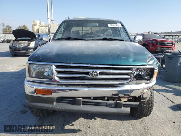 1997 Toyota T100 SR5 with VIN JT4UN24D8V0047084, listed as a Copart auction lot 82485654 with 181,596 mi miles and Salvage Title. Bid and sale history available at DreamBid. Image 5.