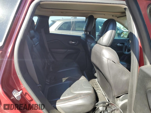 2016 Jeep Cherokee Trailhawk z VIN 1C4PJMBS0GW306317, wystawiony jako Copart lot #50572995 z przebiegiem Nie podano mil oraz Nie do naprawy • Non repairable. Historia ofert i sprzedaży dostępna na DreamBid. Obrazek 11.