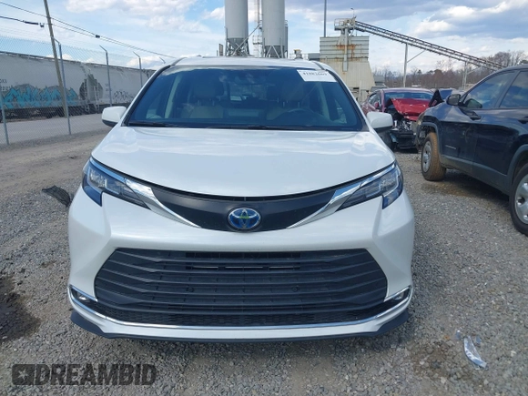 2022 Toyota Sienna XLE with VIN 5TDYRKEC6NS096521, listed as a IAAI auction lot 41882669 with 52,500 mi miles. Bid and sale history available at carsss.com. Image 13.