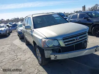 2001 Toyota Highlander with VIN JTEGF21A010022643, listed as a IAAI auction lot 41353050 with 174,756 mi miles. Bid and sale history available at carsss.com. Image 1.