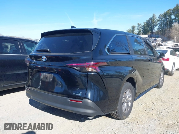 2024 Toyota Sienna LE with VIN 5TDKRKEC9RS185060, listed as a IAAI auction lot 41695763 with 20,673 mi miles. Bid and sale history available at carsss.com. Image 4.