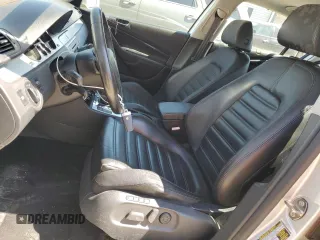 2008 Volkswagen Passat z VIN WVWCU73C88P118266, wystawiony jako Copart lot #53649095 z przebiegiem 50 217 mil mil oraz Czysty tytuł • Clean title. Historia ofert i sprzedaży dostępna na DreamBid. Obrazek 7.