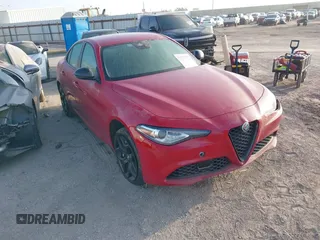 2021 Alfa Romeo Giulia z VIN ZARFAMAN1M7649060, wystawiony jako IAAI lot #41452670 z przebiegiem 47 259 mil mil oraz . Historia ofert i sprzedaży dostępna na DreamBid. Obrazek 1.