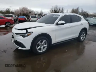 2018 Alfa Romeo Stelvio z VIN ZASFAKAN9J7B88322, wystawiony jako Copart lot #48808605 z przebiegiem 87 096 mil mil oraz Szkody całkowita. Historia ofert i sprzedaży dostępna na DreamBid. Obrazek 1.