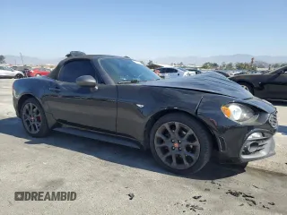 2018 FIAT 124 Spider Abarth z VIN JC1NFAEK8J0134189, wystawiony jako Copart lot #72461804 z przebiegiem 36 047 mil mil oraz Szkoda całkowita • Salvage title. Historia ofert i sprzedaży dostępna na DreamBid. Obrazek 4.