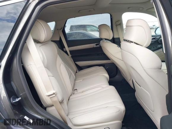 2025 Genesis GV80 z VIN KMUHCESB8SU253890, wystawiony jako IAAI lot #41908410 z przebiegiem 5 617 mil mil oraz . Historia ofert i sprzedaży dostępna na DreamBid. Obrazek 8.