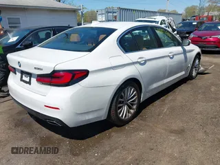 2021 BMW 5 Series 530i z VIN WBA53BH01MWW96851, wystawiony jako IAAI lot #41997994 z przebiegiem 85 608 mil mil oraz . Historia ofert i sprzedaży dostępna na DreamBid. Obrazek 4.