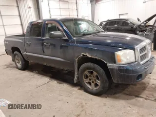 2006 Dodge Dakota SLT with VIN 1D7HW48N16S710729, listed as a IAAI auction lot 41568772 with 133,078 mi miles. Bid and sale history available at carsss.com. Image 1.