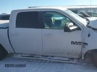 2018 Ram 1500 Night z VIN 1C6RR7MT8JS204066, wystawiony jako IAAI lot #41282724 z przebiegiem 122 681 mil mil oraz . Historia ofert i sprzedaży dostępna na DreamBid. Obrazek 13.