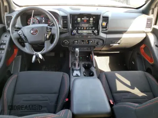 2023 Nissan Frontier Pro-4X z VIN 1N6ED1EK1PN660195, wystawiony jako Copart lot #54216795 z przebiegiem 18 556 mil mil oraz Szkoda całkowita • Salvage title. Historia ofert i sprzedaży dostępna na DreamBid. Obrazek 8.