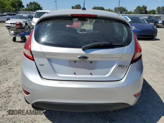 2013 Ford Fiesta SE z VIN 3FADP4EJ9DM191531, wystawiony jako Copart lot #60533515 z przebiegiem 179 639 mil mil oraz Czysty tytuł • Clean title. Historia ofert i sprzedaży dostępna na DreamBid. Obrazek 6.