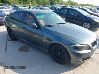 2009 BMW 3 Series 328i with VIN WBAPH77529NM46049, listed as a IAAI auction lot 42037870 with 1 mi miles. Bid and sale history available at carsss.com. Image 1.