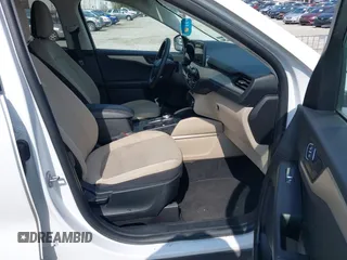 2022 Ford Escape SE with VIN 1FMCU9G68NUA67439, listed as a IAAI auction lot 42004153 with 116,581 mi miles. Bid and sale history available at carsss.com. Image 5.