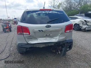 2013 Kia Sorento LX with VIN 5XYKTCA60DG372961, listed as a IAAI auction lot 42061693 with 181,034 mi miles. Bid and sale history available at carsss.com. Image 6.